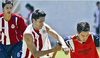 Chivas buscar&aacute; seguir de fiesta ante V&eacute;lez en Copa Libertadores